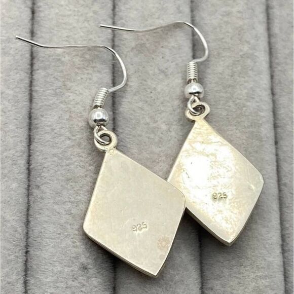 Gorgeous Vintage 925 Sterling Silver Inlaid Pastel MOP Wire Earrings - Picture 3 of 4